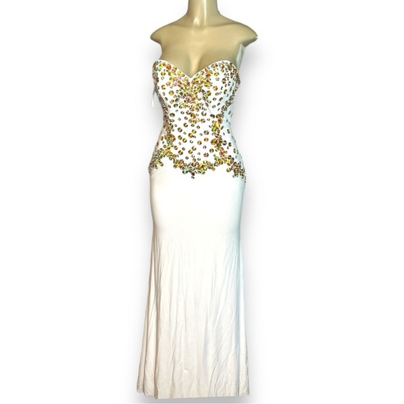 White Dress - Picture 1 of 9
